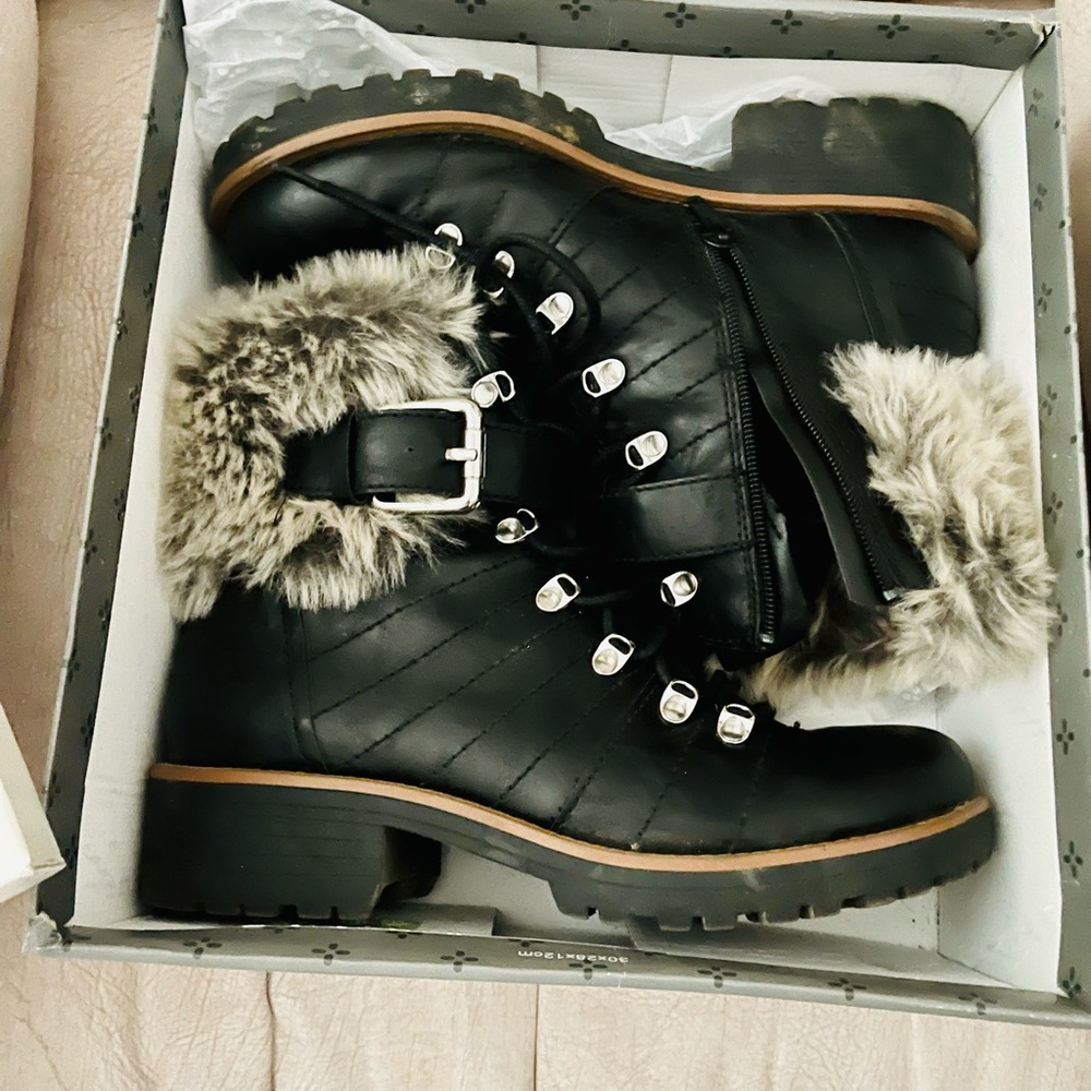 Sun+stone boots! Very cute